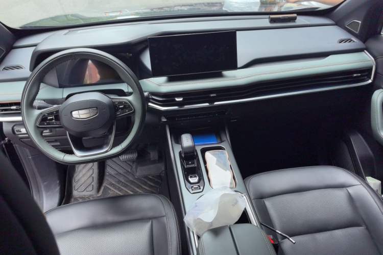 Used Geely Auto Haoyue L 2023 2.0T DCT Prestige Edition Center Console