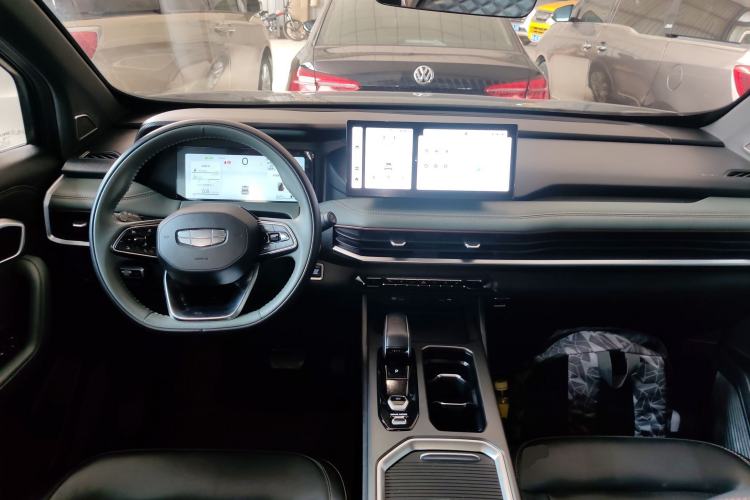 Used Geely Auto Haoyue L 2023 2.0T DCT Prestige Edition Center Console