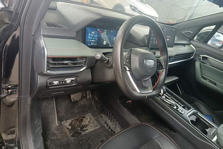 Used Geely Auto Haoyue L 2023 2.0T DCT Prestige Edition Center Console