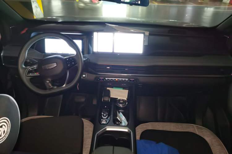 Used Geely Auto Haoyue L 2023 2.0T DCT Prestige Edition Center Console