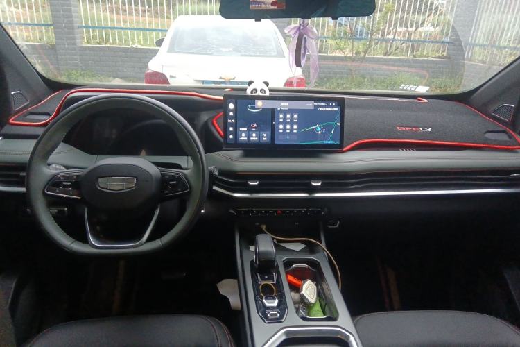 Used Geely Auto Haoyue L 2023 2.0T DCT Prestige Edition Center Console