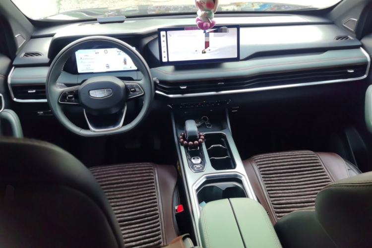 Used Geely Auto Haoyue L 2023 2.0T DCT Prestige Edition Center Console
