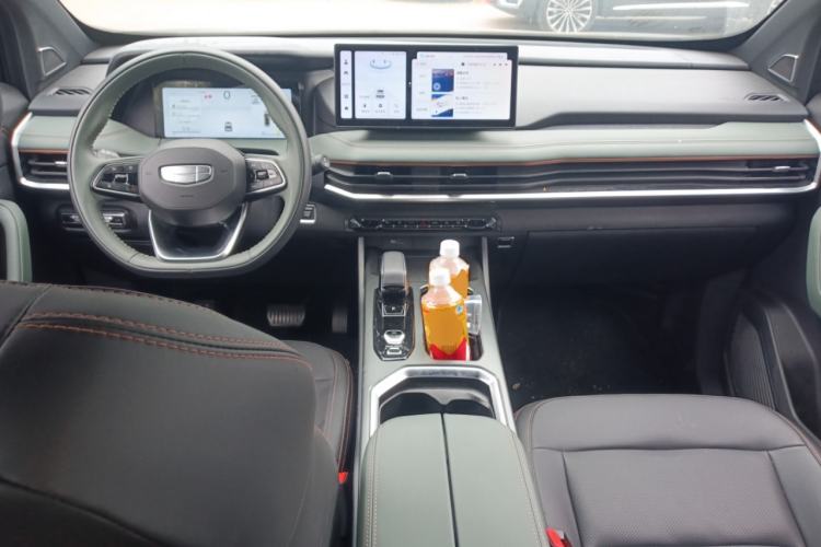 Used Geely Auto Haoyue L 2023 2.0T DCT Prestige Edition Center Console