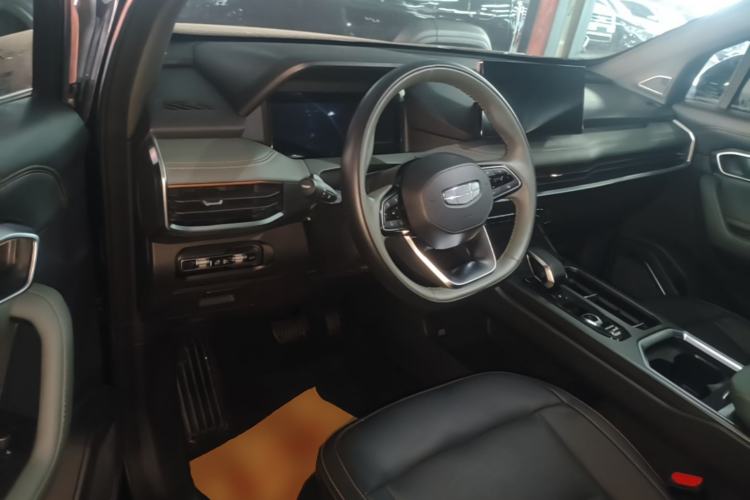 Used Geely Auto Haoyue L 2023 2.0T DCT Prestige Edition Center Console