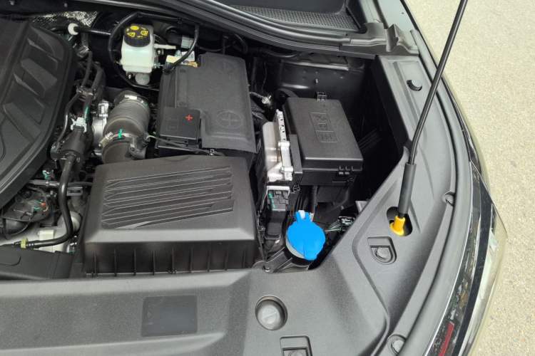 Used Geely Auto Haoyue L 2023 2.0T DCT Prestige Edition Engine Bay Left