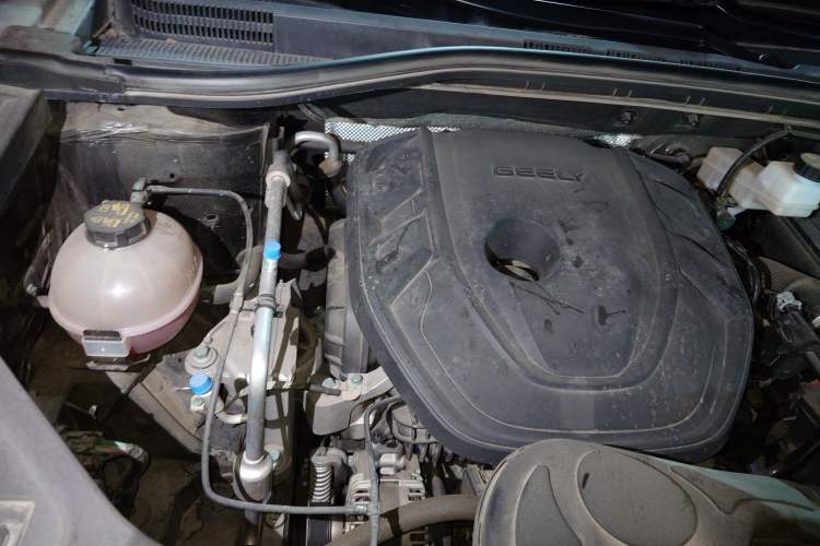 Used Geely Auto Haoyue L 2023 2.0T DCT Flagship Version Engine Bay Right