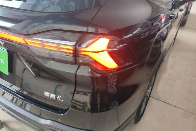 Used Geely Auto Haoyue L 2023 2.0T DCT Prestige Edition Exterior 3