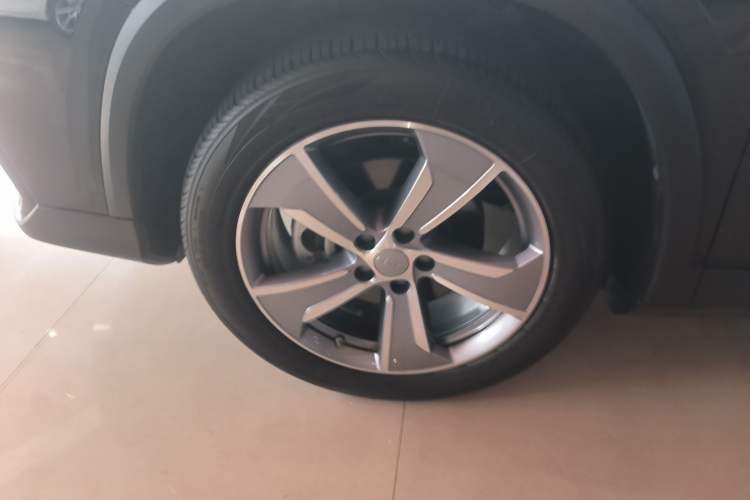 Used Geely Auto Haoyue L 2023 2.0T DCT Prestige Edition Exterior 4