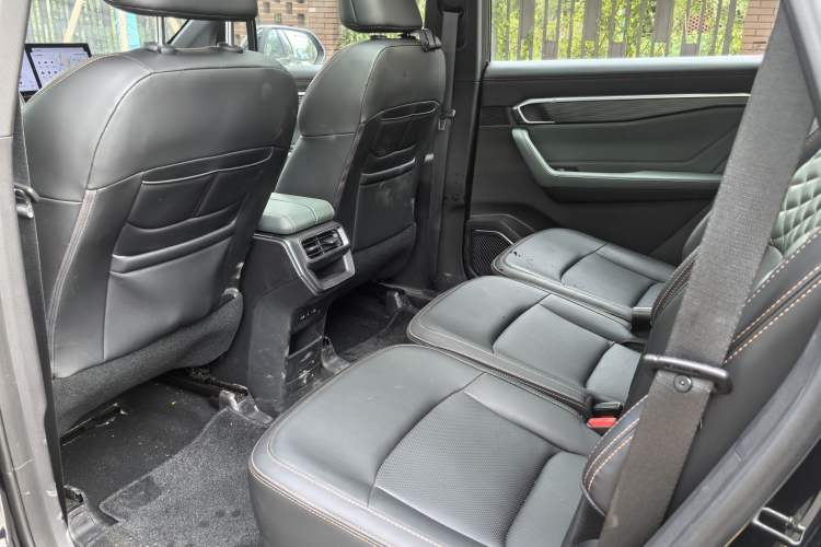 Used Geely Auto Haoyue L 2023 2.0T DCT Prestige Edition Exterior 7