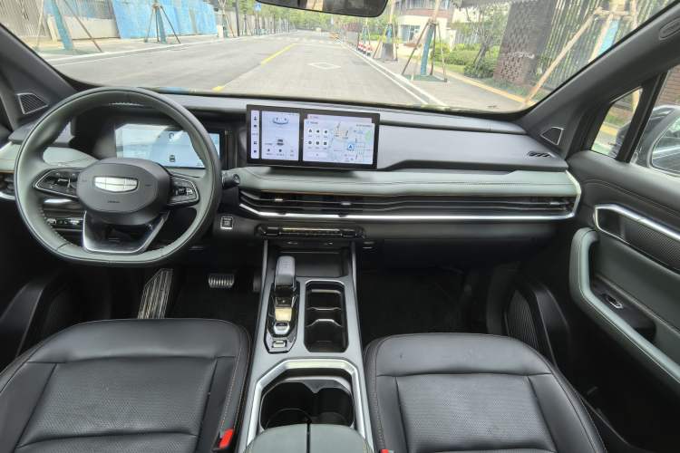Used Geely Auto Haoyue L 2023 2.0T DCT Prestige Edition Exterior 9