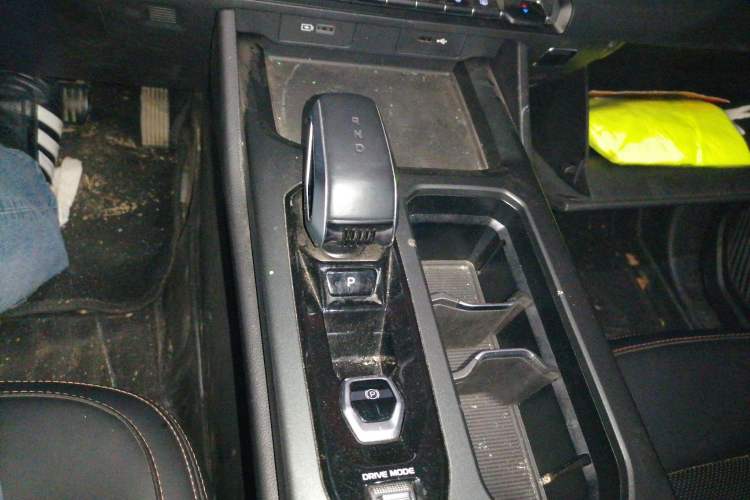 Used Geely Auto Haoyue L 2023 2.0T DCT Prestige Edition Gear Lever