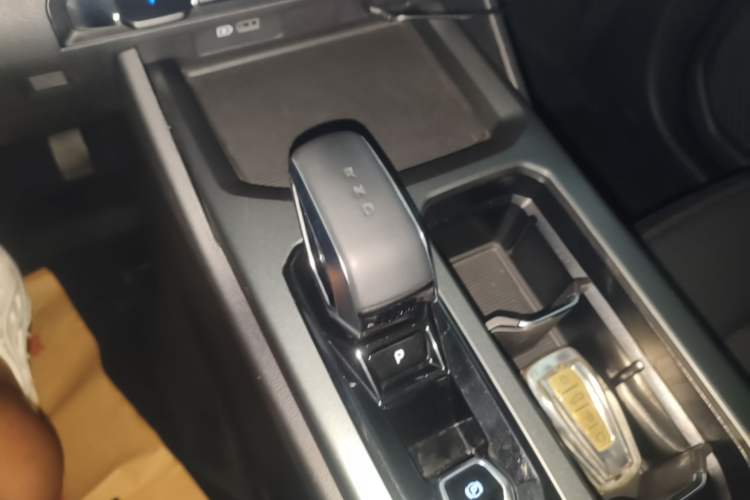 Used Geely Auto Haoyue L 2023 2.0T DCT Prestige Edition Gear Lever