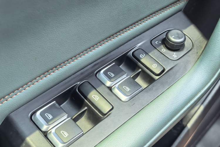 Used Geely Auto Haoyue L 2023 2.0T DCT Prestige Edition Interior 11