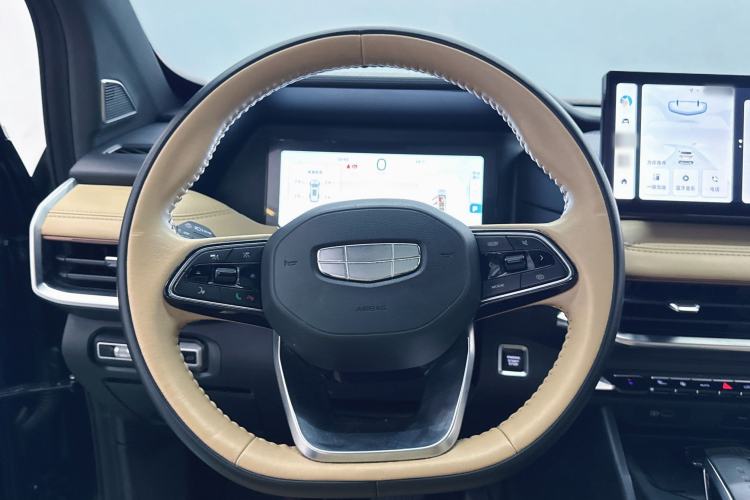 Used Geely Auto Haoyue L 2023 2.0T DCT Flagship Version Interior 3