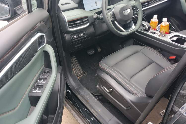 Used Geely Auto Haoyue L 2023 2.0T DCT Prestige Edition Interior 3