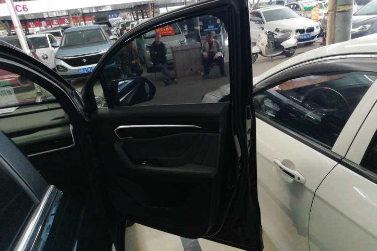 Used Geely Auto Haoyue L 2023 2.0T DCT Prestige Edition Interior 5