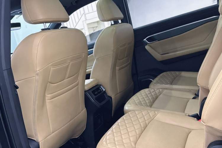 Used Geely Auto Haoyue L 2023 2.0T DCT Flagship Version Interior 6
