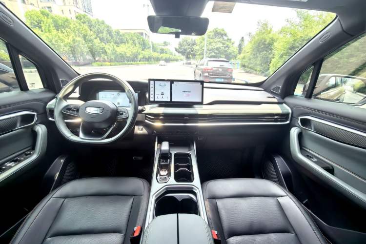Used Geely Auto Haoyue L 2023 2.0T DCT Prestige Edition Interior 7