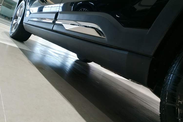 Used Geely Auto Haoyue L 2023 2.0T DCT Prestige Edition Left Side Sill