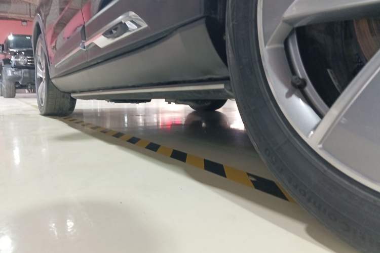 Used Geely Auto Haoyue L 2023 2.0T DCT Flagship Version Left Side Sill