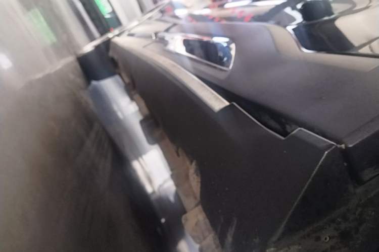 Used Geely Auto Haoyue L 2023 2.0T DCT Luxury Version Left Side Sill
