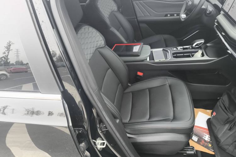 Used Geely Auto Haoyue L 2023 2.0T DCT Luxury Version Right Front Seat