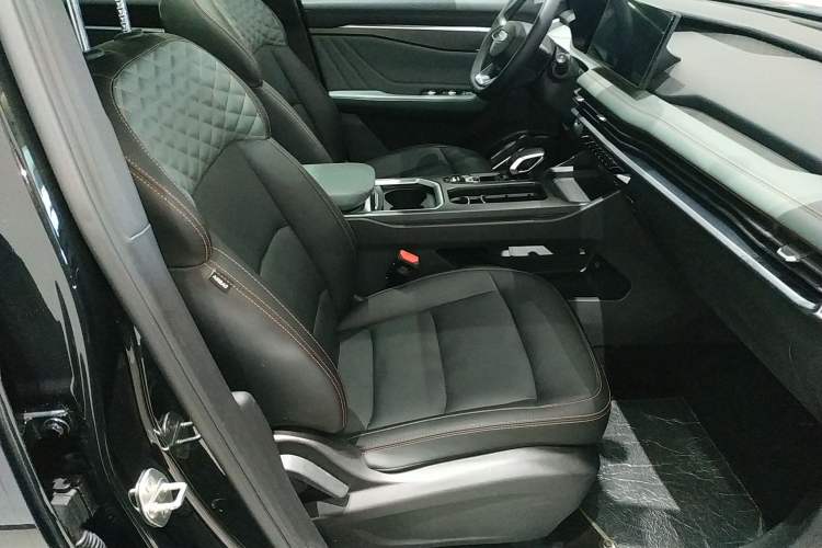 Used Geely Auto Haoyue L 2023 2.0T DCT Prestige Edition Right Front Seat
