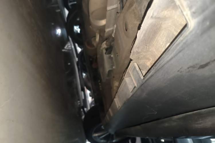 Used Geely Auto Haoyue L 2023 2.0T DCT Prestige Edition Right Side Sill
