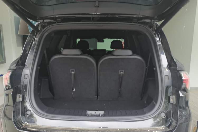 Used Geely Auto Haoyue L 2023 2.0T DCT Prestige Edition Trunk