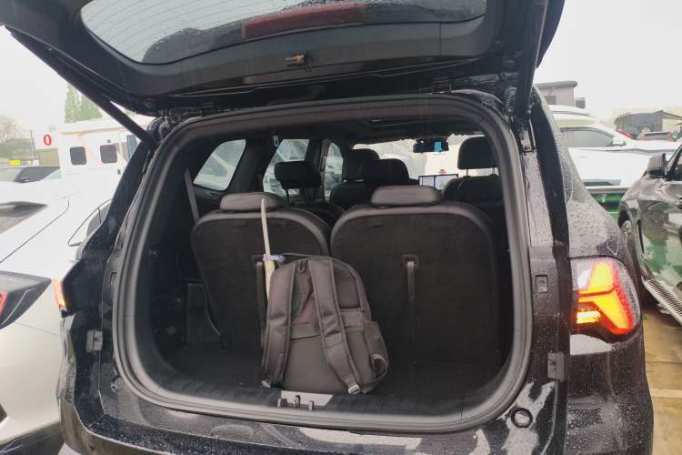 Used Geely Auto Haoyue L 2023 2.0T DCT Prestige Edition Trunk