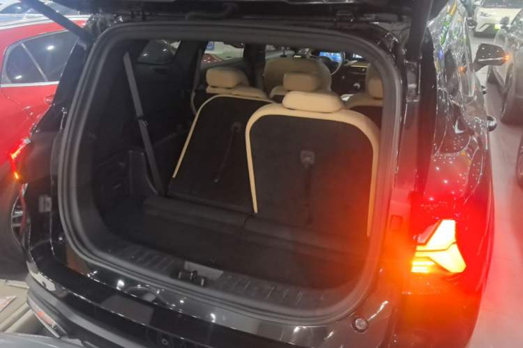 Used Geely Auto Haoyue L 2023 2.0T DCT Flagship Version Trunk
