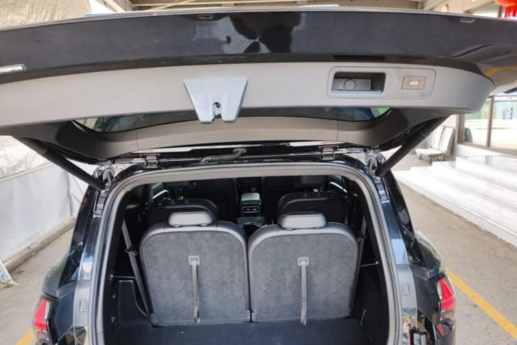Used Geely Auto Haoyue L 2023 2.0T DCT Prestige Edition Trunk