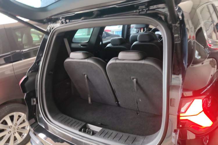 Used Geely Auto Haoyue L 2023 2.0T DCT Prestige Edition Trunk