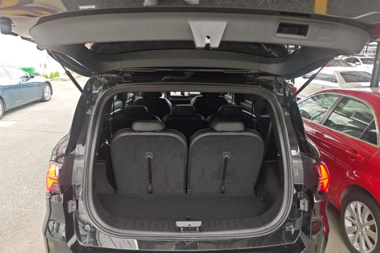 Used Geely Auto Haoyue L 2023 2.0T DCT Luxury Version Trunk