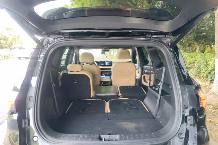 Used Geely Auto Haoyue L 2023 2.0T DCT Flagship Version Trunk