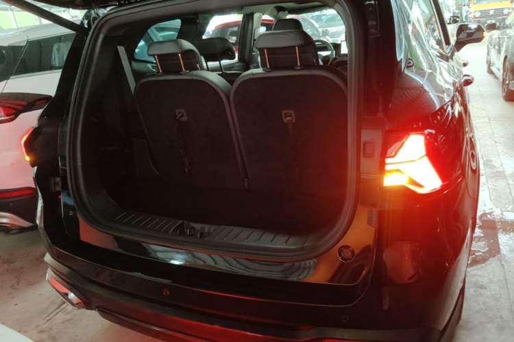 Used Geely Auto Haoyue L 2023 2.0T DCT Prestige Edition Trunk