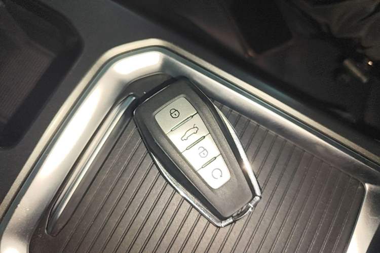 Used Geely Auto Haoyue L 2023 2.0T DCT Prestige Edition Vehicle Key