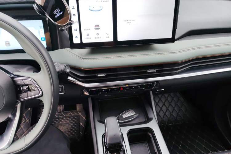 Used Geely Auto Haoyue L 2023 2.0T DCT Luxury Version Audio And AC Panel