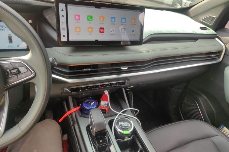 Used Geely Auto Haoyue L 2023 2.0T DCT Luxury Version Audio And AC Panel