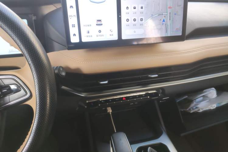 Used Geely Auto Haoyue L 2023 2.0T DCT Flagship Version Audio And AC Panel