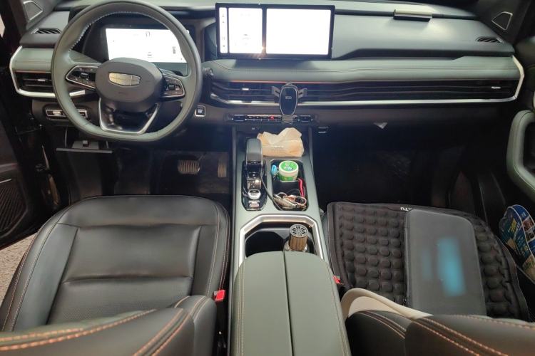 Used Geely Auto Haoyue L 2023 2.0T DCT Prestige Edition Center Console