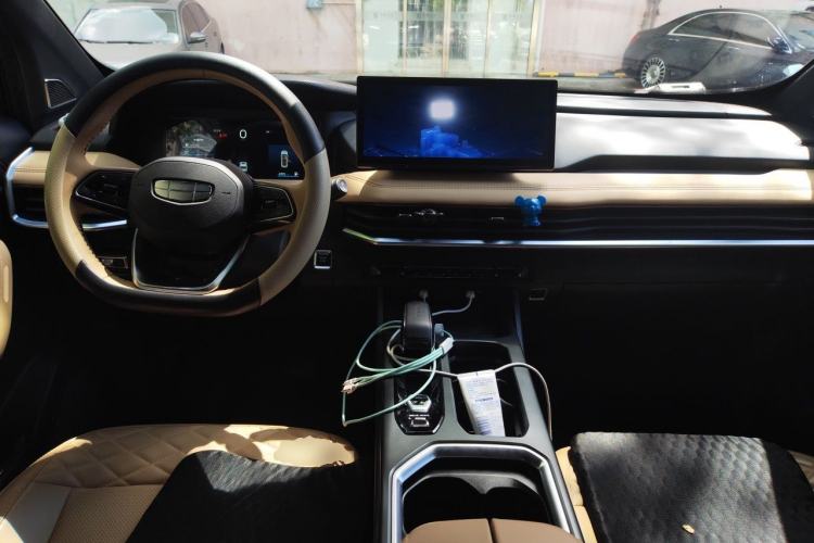 Used Geely Auto Haoyue L 2023 2.0T DCT Flagship Version Center Console