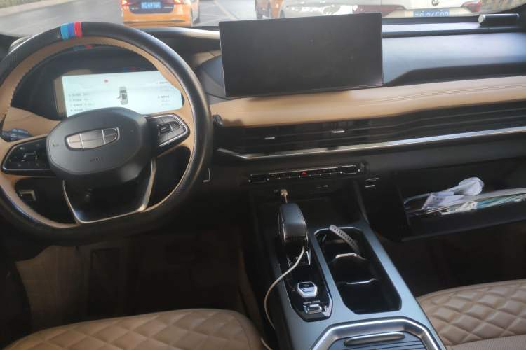 Used Geely Auto Haoyue L 2023 2.0T DCT Flagship Version Center Console