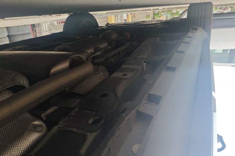 Used Geely Auto Haoyue L 2023 2.0T DCT Prestige Edition Chassis Rear Left