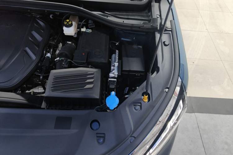 Used Geely Auto Haoyue L 2023 2.0T DCT Prestige Edition Engine Bay Left