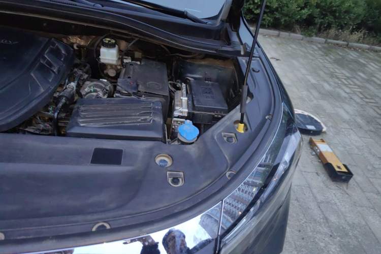 Used Geely Auto Haoyue L 2023 2.0T DCT Flagship Version Engine Bay Left
