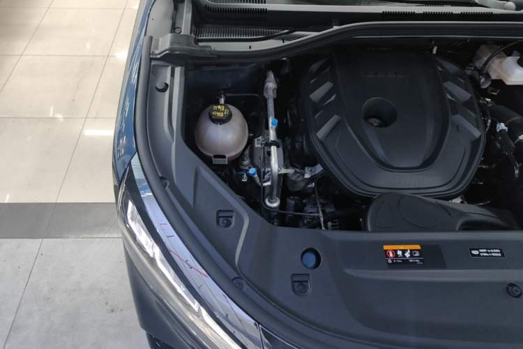 Used Geely Auto Haoyue L 2023 2.0T DCT Prestige Edition Engine Bay Right