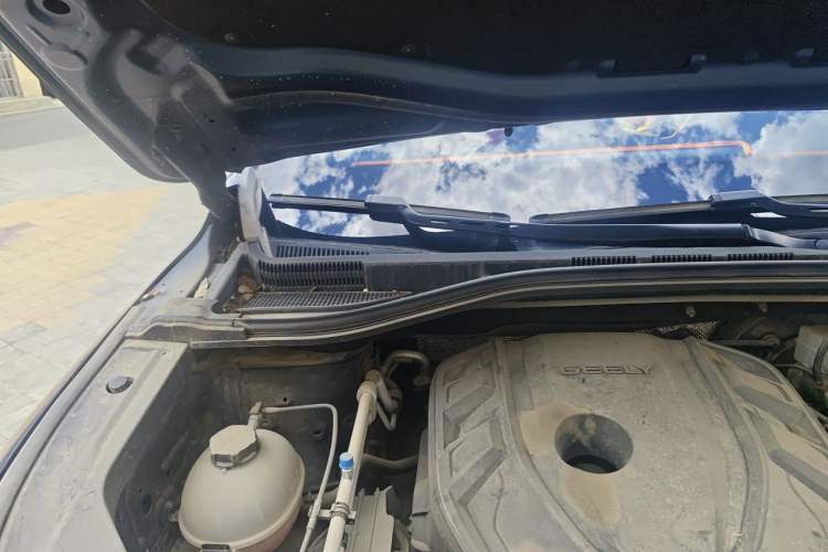 Used Geely Auto Haoyue L 2023 2.0T DCT Flagship Version Engine Bay Right