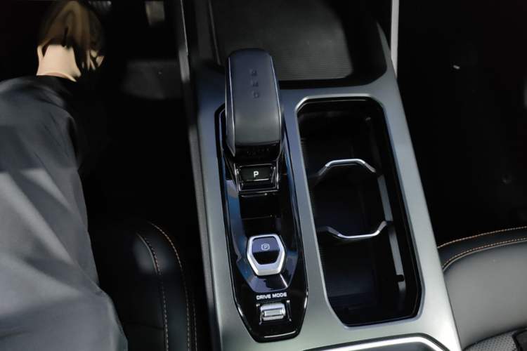 Used Geely Auto Haoyue L 2023 2.0T DCT Prestige Edition Gear Lever
