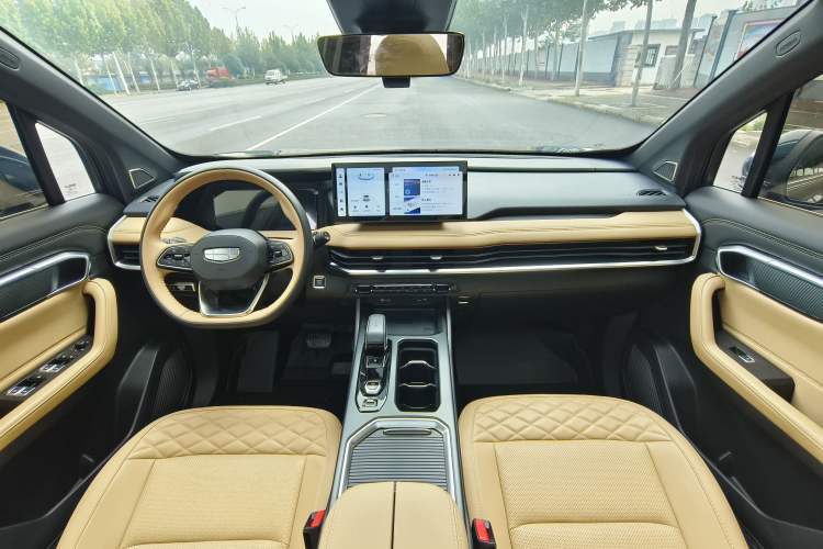 Used Geely Auto Haoyue L 2023 2.0T DCT Flagship Version Interior 1